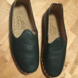 Guzzle Handmade green leather shoes